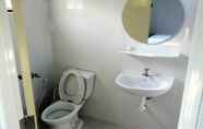 Toilet Kamar 6 Pak Dee Resort