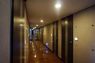 Lobi 4 Click Hotel