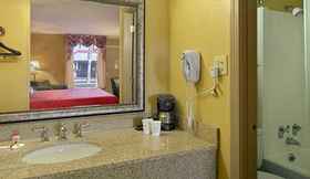 In-room Bathroom 6 Super 8 Milledgeville