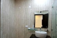 In-room Bathroom Hotel Kingston