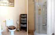 Toilet Kamar 6 Bed and Breakfast Alba