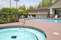 Swimming Pool Days Inn Kennesaw/Atlanta