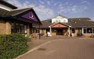 Bangunan 6 Premier Inn Cardiff City South