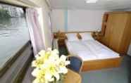 Bedroom 6 Eastern Comfort Hostel Boat