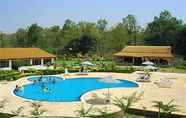 Hồ bơi 4 Mapple Leisure Resort Corbett