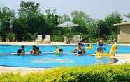 Hồ bơi 6 Mapple Leisure Resort Corbett