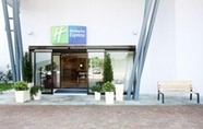 Exterior 4 Holiday Inn Express