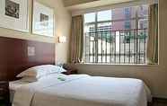 Kamar Tidur 5 Chicago Suites International Hotel