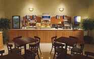 Restoran 6 Holiday Inn Express & Suites MANKATO EAST, an IHG Hotel