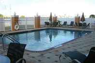 Swimming Pool Holiday Inn Express & Suites ORLANDO SOUTH-DAVENPORT, an IHG Hotel