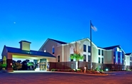 Bangunan 6 Holiday Inn Express & Suites MILTON EAST I-10, an IHG Hotel
