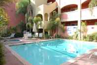 Kolam Renang Holiday Inn Express ANAHEIM WEST, an IHG Hotel