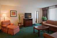 Common Space Holiday Inn ARLINGTON AT BALLSTON, an IHG Hotel