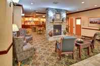 Quầy bar, cafe và phòng lounge Holiday Inn Express & Suites BISMARCK, an IHG Hotel