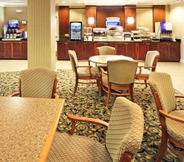 Restoran 5 Holiday Inn Express & Suites CAMDEN, an IHG Hotel