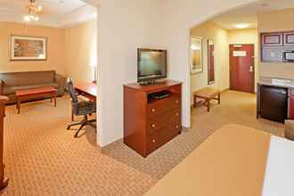 Bedroom 4 Holiday Inn Express & Suites GUYMON, an IHG Hotel