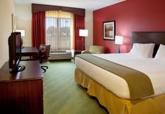 Bedroom 2 Holiday Inn Express & Suites SPARTANBURG-NORTH by IHG, an IHG Hotel