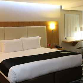 Double Executive Room1Holiday Inn SITTINGBOURNE by IHG, an IHG Hotel,FireFields Gymnastics飯店