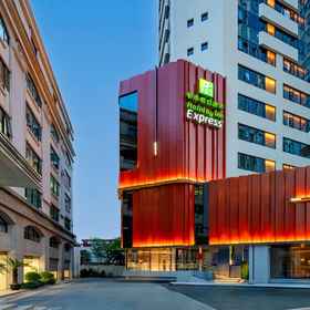 Hotel Exterior 1 Holiday Inn Express SHANGHAI JING'AN TEMPLE by IHG, an IHG Hotel, 상하이 호텔