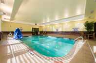 Swimming Pool Staybridge Suites CHARLESTON-ASHLEY PHOSPHATE, an IHG Hotel