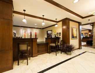 Lobi 2 Staybridge Suites CHARLESTON-ASHLEY PHOSPHATE, an IHG Hotel