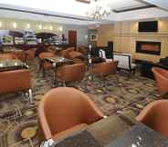Bar, Cafe and Lounge 4 Holiday Inn Express SOMERSET, an IHG Hotel