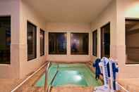 Kolam Renang Holiday Inn Express PORTLAND SE - CLACKAMAS AREA, an IHG Hotel