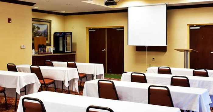 Functional Hall Holiday Inn Express & Suites SPRING HILL, an IHG Hotel