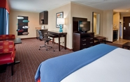 ห้องนอน 4 Holiday Inn Express & Suites NORTH KANSAS CITY, an IHG Hotel