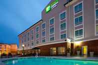 Swimming Pool Holiday Inn Express & Suites VALDOSTA WEST - MALL AREA, an IHG Hotel