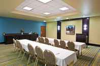 Functional Hall Holiday Inn Express & Suites WAYCROSS, an IHG Hotel