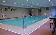 Kolam Renang 2 Holiday Inn Express NEWINGTON - HARTFORD, an IHG Hotel