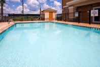 Swimming Pool Holiday Inn Express ATMORE NORTH, an IHG Hotel