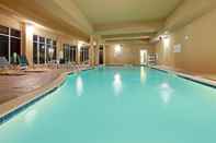 สระว่ายน้ำ Holiday Inn DALLAS - GARLAND, an IHG Hotel