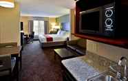 Kamar Tidur 6 Holiday Inn Express & Suites WOODHAVEN, an IHG Hotel