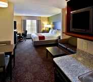Kamar Tidur 6 Holiday Inn Express & Suites WOODHAVEN, an IHG Hotel