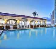 Swimming Pool 6 InterContinental Hotels MIAMI, an IHG Hotel