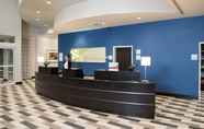 Lobi 2 Holiday Inn INDIANAPOLIS AIRPORT, an IHG Hotel