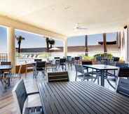 Restaurant 7 Holiday Inn & Suites DAYTONA BEACH ON THE OCEAN, an IHG Hotel