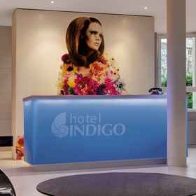 The Front Desk where expert and friendly staff are ready to help. 1 Hotel Indigo DUSSELDORF by IHG, an IHG Hotel, Khách sạn Düsseldorf
