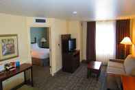 Common Space Staybridge Suites ROCHESTER UNIVERSITY, an IHG Hotel