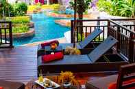 สระว่ายน้ำ InterContinental Hotels PATTAYA RESORT, an IHG Hotel