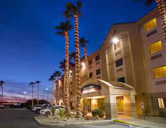 Bangunan 2 Candlewood Suites YUMA