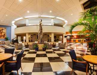 Lobby 2 Crowne Plaza FORT MYERS AT BELL TOWER SHOPS, an IHG Hotel