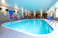 Swimming Pool Holiday Inn Express FARGO-WEST ACRES, an IHG Hotel