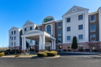 Bên ngoài Holiday Inn Express LEXINGTON, an IHG Hotel