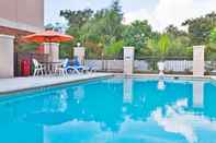 Kolam Renang Holiday Inn Express & Suites BARTOW, an IHG Hotel