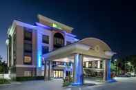 ภายนอกอาคาร Holiday Inn Express & Suites BARTOW, an IHG Hotel