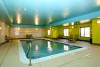 Swimming Pool Holiday Inn Express & Suites MARION, an IHG Hotel