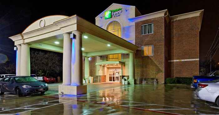 Exterior Holiday Inn Express & Suites SAN ANTONIO SOUTH, an IHG Hotel